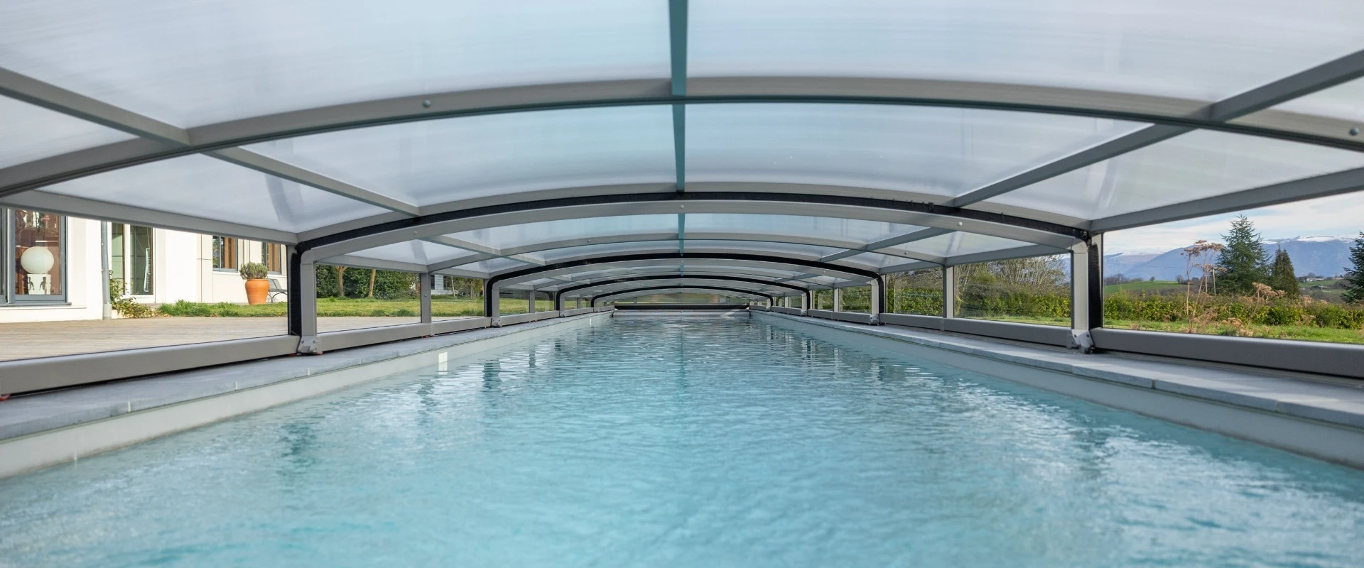 intérieure abri de piscine stretto