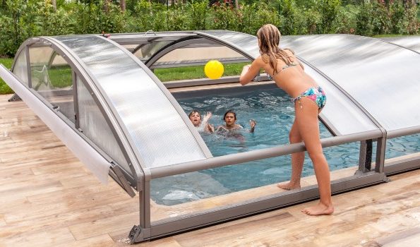 Die Überdachung: der ideale Poolschutz